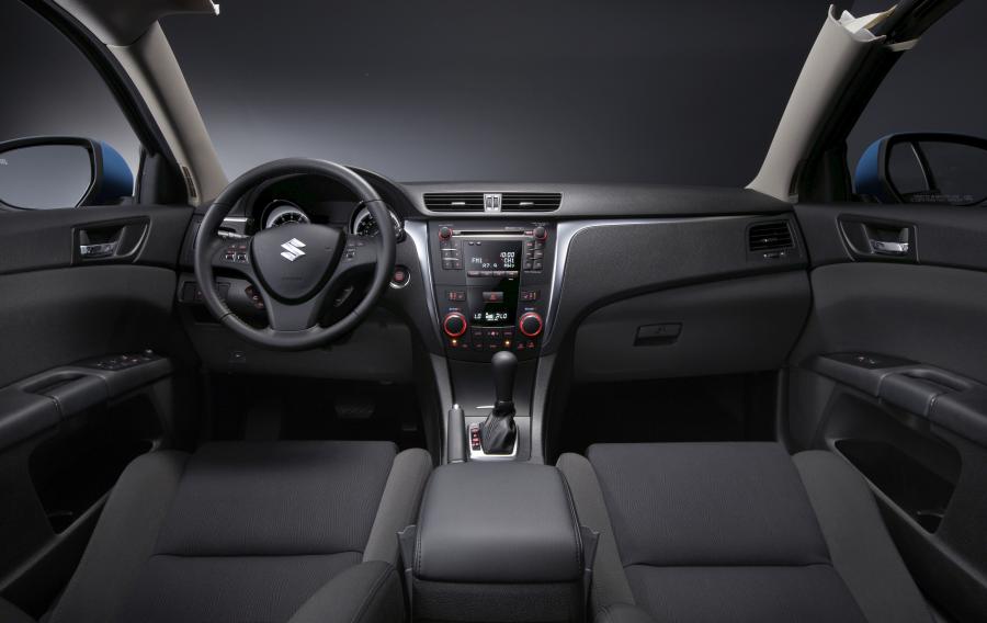  Suzuki Kizashi 2010 года  (фото 21 из 136)